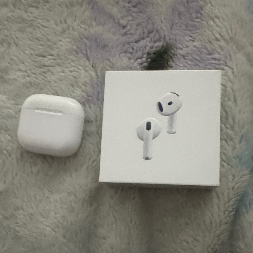 Empty AirPod 4 noise cancellation case
